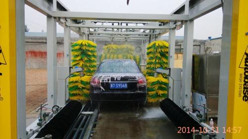 Tunnel car wash machine